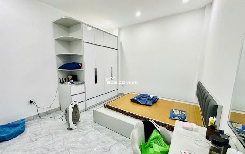 Nhà đẹp Đội Cấn ngõ thông gần phố 38m² x 5 tầng mặt tiền rộng hơn 11 tỷ