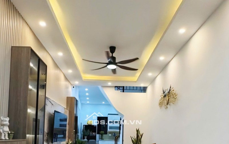 Cực hiếm nhà đẹp Đội Cấn ngõ thông ô tô đỗ cổng mặt tiền rộng 45m² x 5 tầng hơn 10 tỷ