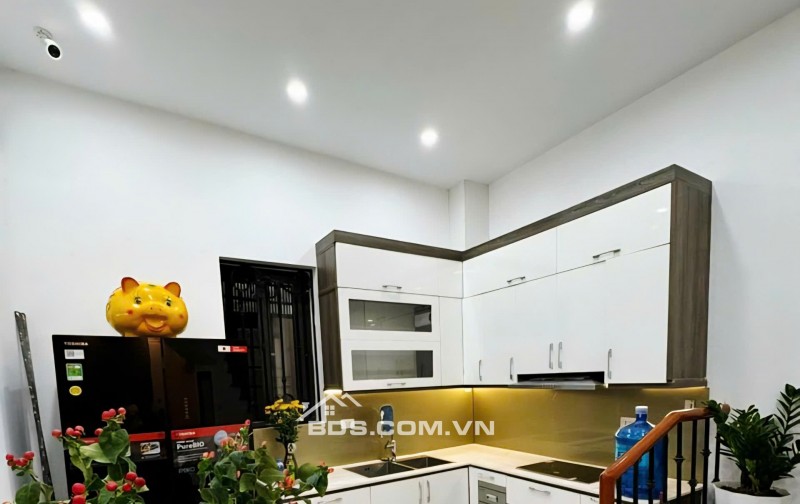 Cực hiếm nhà đẹp Đội Cấn ngõ thông ô tô đỗ cổng mặt tiền rộng 45m² x 5 tầng hơn 10 tỷ