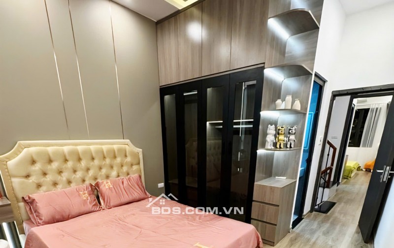 Cực hiếm nhà đẹp Đội Cấn ngõ thông ô tô đỗ cổng mặt tiền rộng 45m² x 5 tầng hơn 10 tỷ