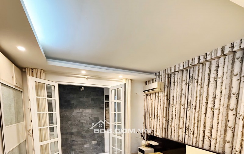 Hiếm nhà lô góc Hoàng Hoa Thám gần phố 2 thoáng 52m² x 4 tầng hơn 11 tỷ