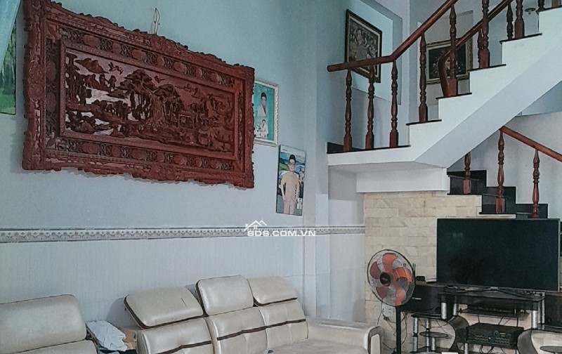 Nhà Ấp Tiền Lân - Xã Bà Điểm, Hóc Môn  Giá: 4.75 tỷ  DT: 82.5m² (5×17m), 2 tầng, BTCT  2PN, 2WC