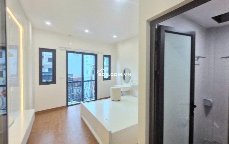Bán nhà 7 tầng thang máy, 30m², MT 4m, full nội thất – ô tô đỗ cổng – Giá 7X Tỷ