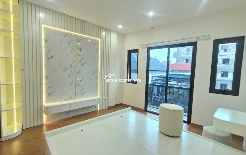 Bán nhà 7 tầng thang máy, 30m², MT 4m, full nội thất – ô tô đỗ cổng – Giá 7X Tỷ