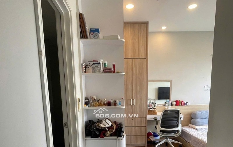 Central Plaza, P3, TB: 2p ngủ, 2wc, 12,5tr/th, Nội thất. Nhà mới sơn.