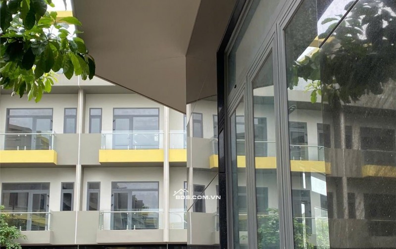 Nhà mặt phố Thống Nhất, Dĩ An: Vị trí vàng, kinh doanh đỉnh, 69m2, 3 tầng, 4PN, 6WC, sổ hồng trao tay, giá hời 8.4 tỷ!