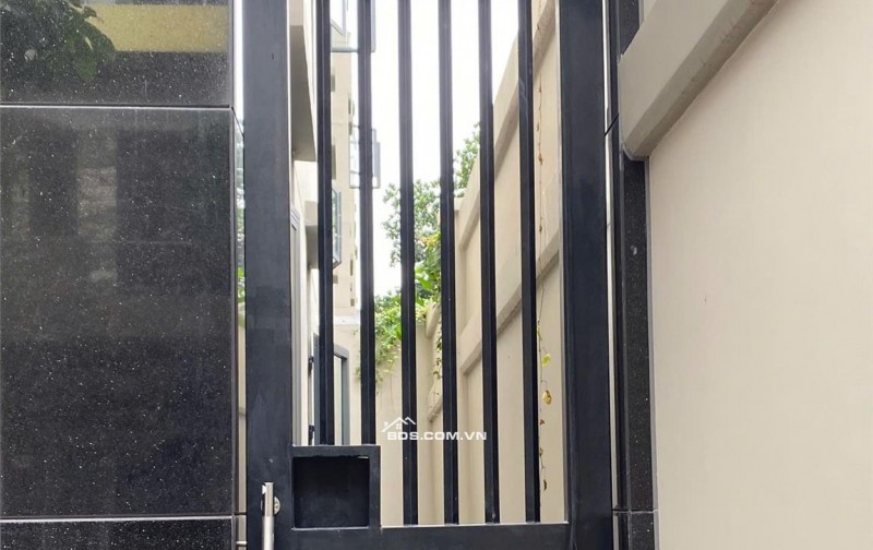 Nhà mặt phố Thống Nhất, Dĩ An: Vị trí vàng, kinh doanh đỉnh, 69m2, 3 tầng, 4PN, 6WC, sổ hồng trao tay, giá hời 8.4 tỷ!