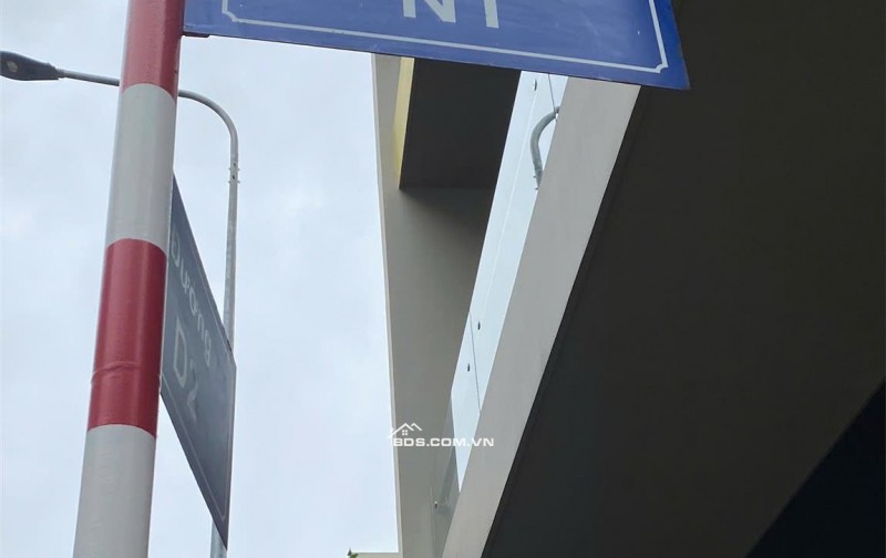 Nhà mặt phố Thống Nhất, Dĩ An: Vị trí vàng, kinh doanh đỉnh, 69m2, 3 tầng, 4PN, 6WC, sổ hồng trao tay, giá hời 8.4 tỷ!