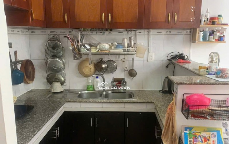 Chung cư 590, CMT8, Phường 11, Quận 3: 70m2, 2PN, thang bộ, 9tr