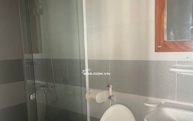 Chung cư 590, CMT8, Phường 11, Quận 3: 70m2, 2PN, thang bộ, 9tr