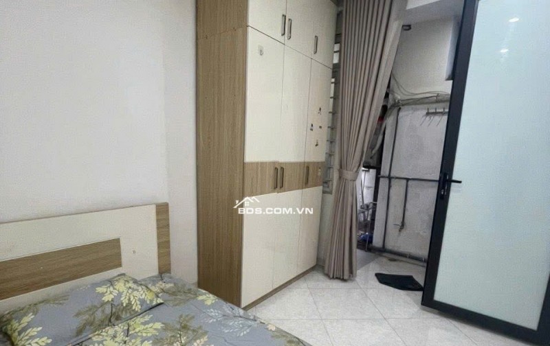 C/c Trương Định, P. Võ Thị Sáu, Q3, 73m2, 2PN, Lầu 2, 9tr/tháng.