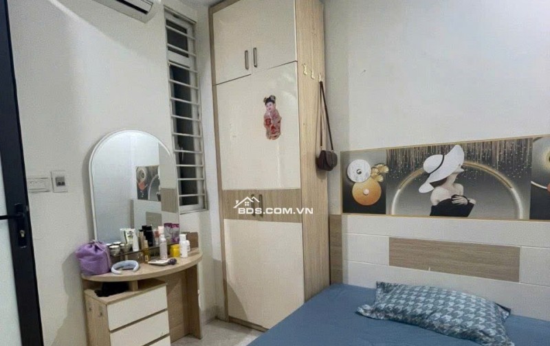 C/c Trương Định, P. Võ Thị Sáu, Q3, 73m2, 2PN, Lầu 2, 9tr/tháng.