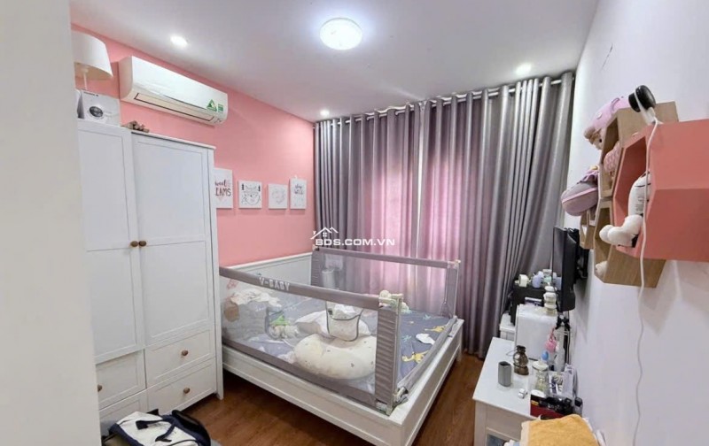 Căn hộ 40m2,1P ngủ, wc , C/c Bàu Cát, p10, TB,5tr/th. Thang bộ