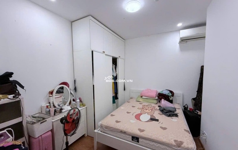 Căn hộ 40m2,1P ngủ, wc , C/c Bàu Cát, p10, TB,5tr/th. Thang bộ