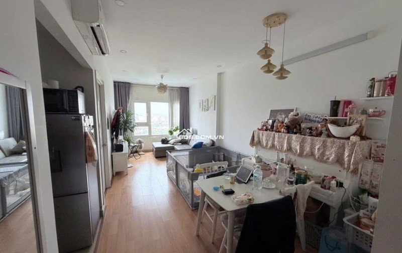 Căn hộ 40m2,1P ngủ, wc , C/c Bàu Cát, p10, TB,5tr/th. Thang bộ