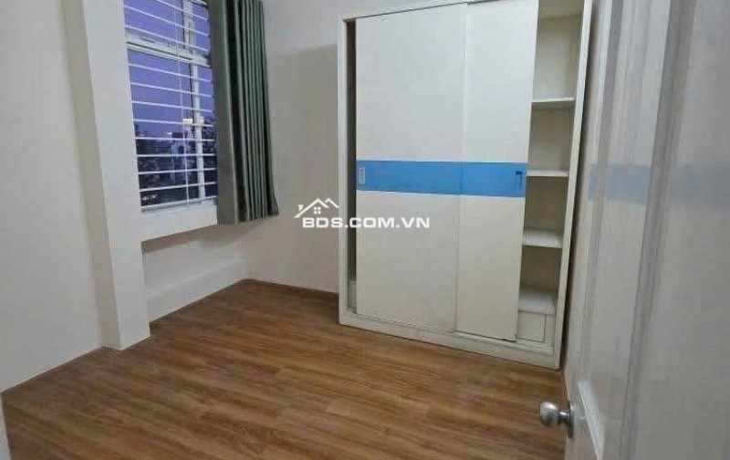 Căn hộ 40m2,1P ngủ, wc , C/c Bàu Cát, p10, TB,5tr/th. Thang bộ