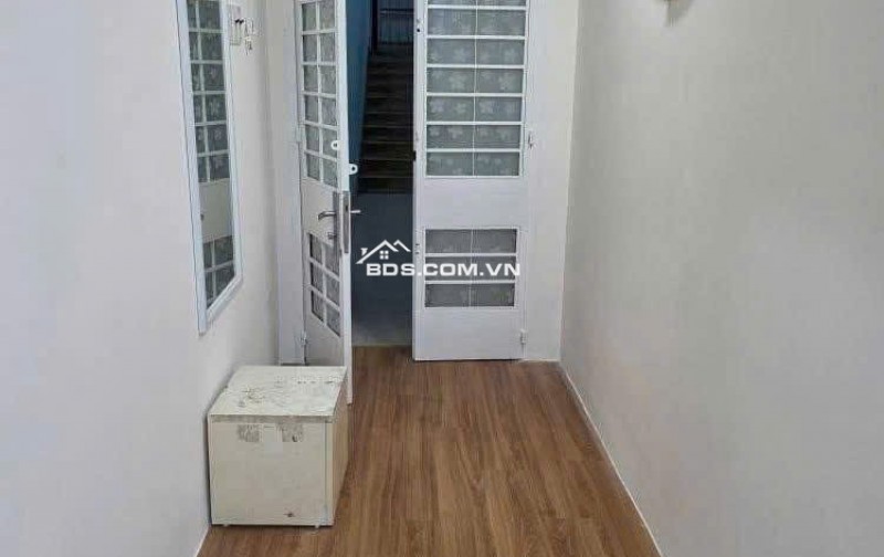Căn hộ 40m2,1P ngủ, wc , C/c Bàu Cát, p10, TB,5tr/th. Thang bộ