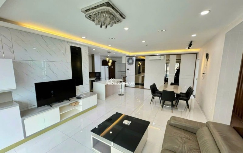 Chung cư Xigrand Court, Lý Thường Kiệt, Q10: 22Triệu, Nội thất, 3PN, 2WC.