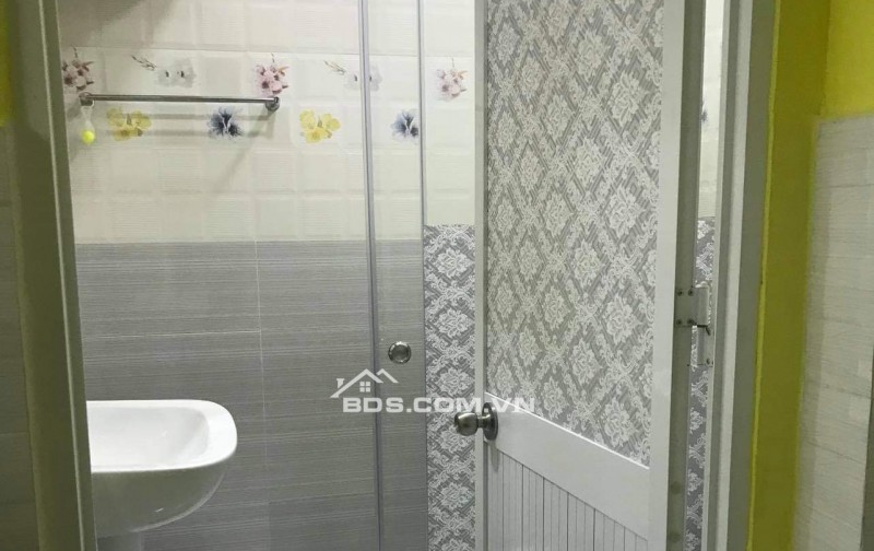 Nhà 2// Bà Hom. Hem 4,5m. Gân trương học. Chơ phú lâm