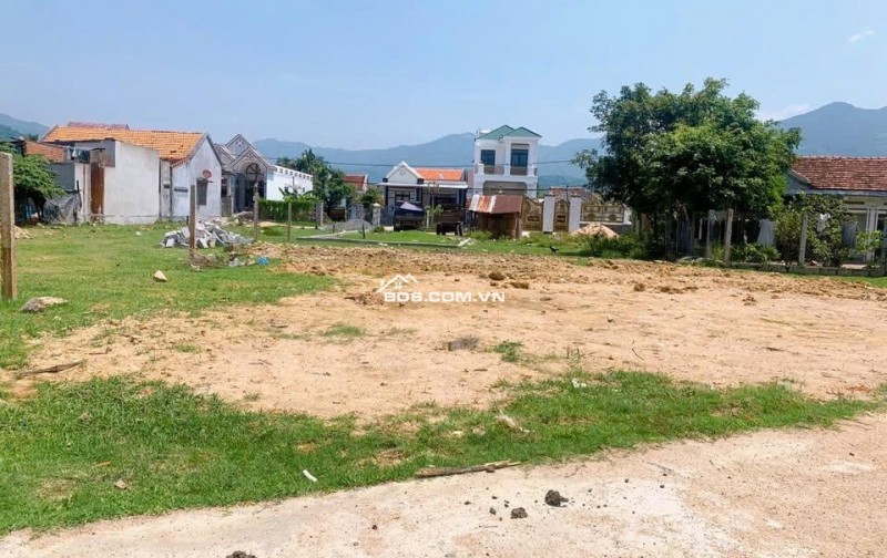 BÁN GẤP 2 LÔ ĐẤT TĐC VẠN LONG - BẮC VÂN PHONG Vị trí: Long Hòa, Vạn Long, Vạn Ninh, Khánh Hòa