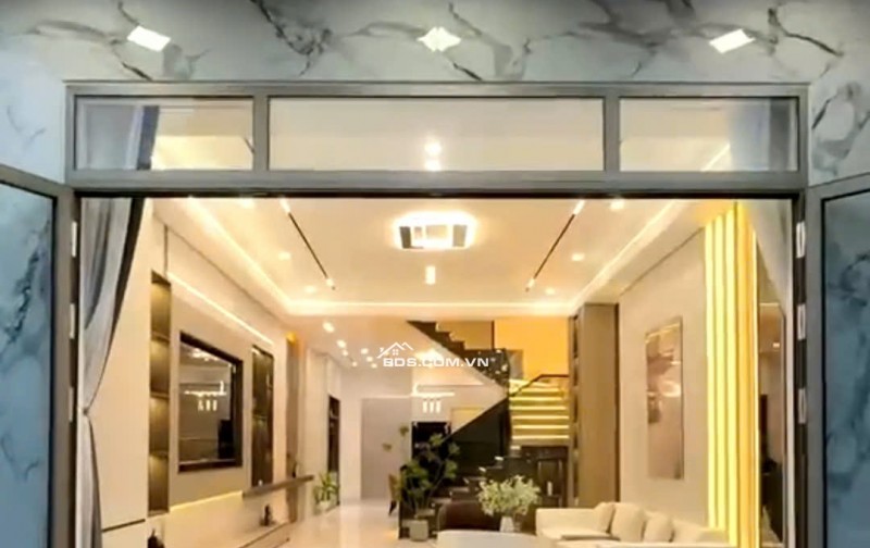 NHÀ 2 LẦU NGAY TRUNG TÂM HÀNH CHÍNH THỦ DẦU MỘT, TẶNG NỘI THẤT, CÓ SÂN ĐỂ Ô TÔ, ĐƯỜNG 7M