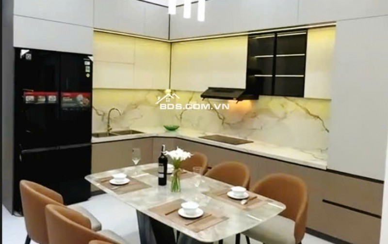 NHÀ 2 LẦU NGAY TRUNG TÂM HÀNH CHÍNH THỦ DẦU MỘT, TẶNG NỘI THẤT, CÓ SÂN ĐỂ Ô TÔ, ĐƯỜNG 7M