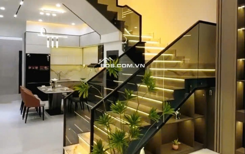 NHÀ 2 LẦU NGAY TRUNG TÂM HÀNH CHÍNH THỦ DẦU MỘT, TẶNG NỘI THẤT, CÓ SÂN ĐỂ Ô TÔ, ĐƯỜNG 7M