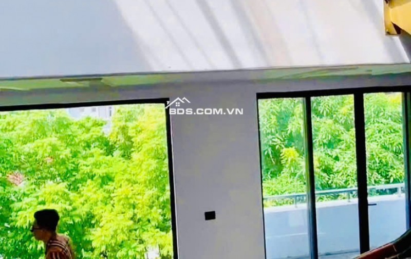 Cho thuê nhà 5 tầng có thang máy căn góc 2 mặt tiền view hồ TP Thanh Hoá