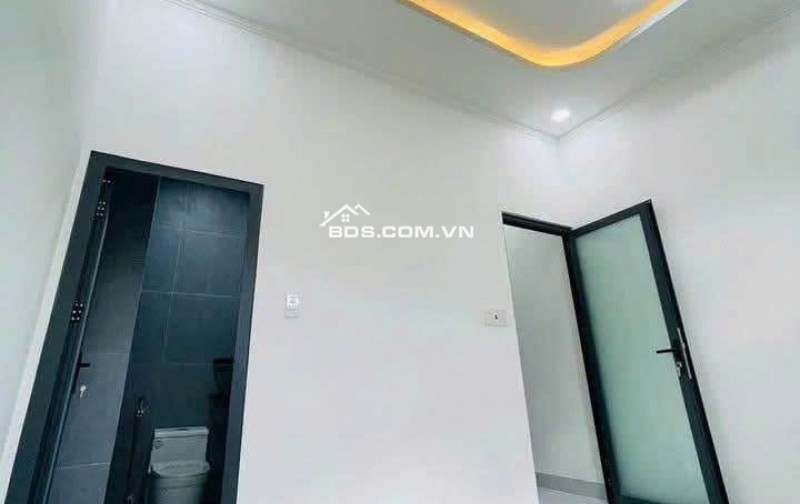 BÁN NHÀ 2 TẦNG MỚI, TẶNG LUÔN NỘI THẤT, KẾ ỦY BAN, TRƯỜNG HỌC VÀ BỆNH VIỆN CÁCH 500m