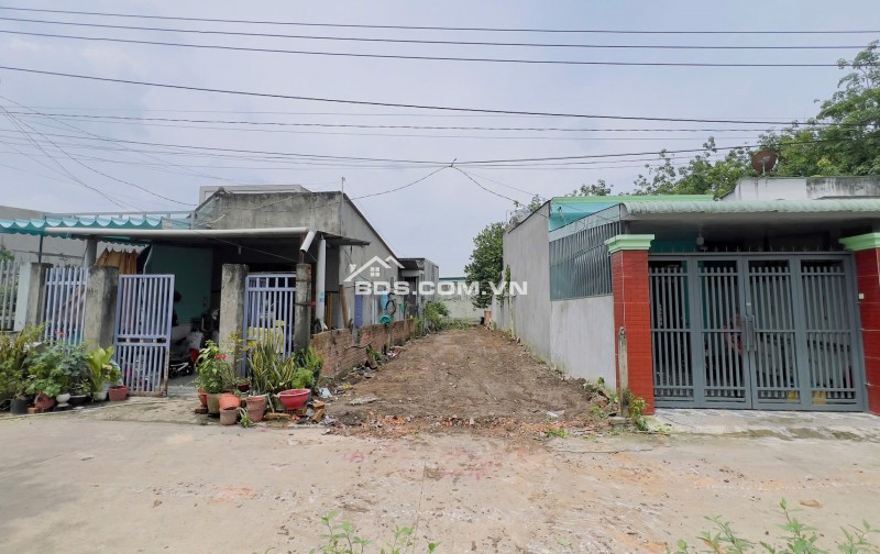 Ông anh gom tiền mua vị trí khác, bán nhanh 172.2m2 giá 1 tỷ 450 ngay chợ Chánh Lưu, sát DT741