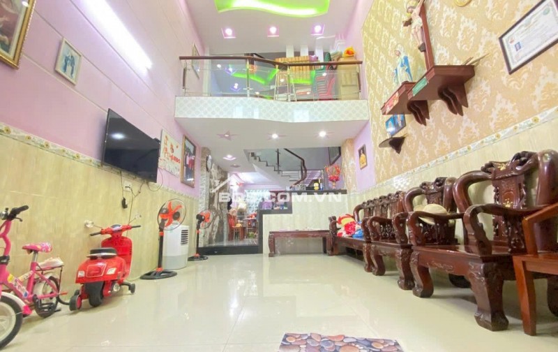 Bán nhà ở đường Quang Trung P11 đối diện chợ Hạnh Thông Tây DT 5* 17m, 2 lầu, giá chỉ 7,7 tỷ