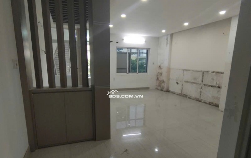 Mặt tiền gần Sư Vạn Hạnh Q10, DT: 86m2, ngang 6m, 4 tầng, 6PN, Dòng tiền 700tr/năm, Giá 38 Tỷ TL