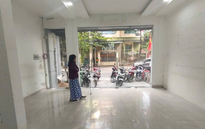 Mặt tiền gần Sư Vạn Hạnh Q10, DT: 86m2, ngang 6m, 4 tầng, 6PN, Dòng tiền 700tr/năm, Giá 38 Tỷ TL