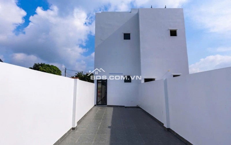 NHÀ 2 LẦU NGAY TRUNG TÂM HÀNH CHÍNH THỦ DẦU MỘT, TẶNG NỘI THẤT, CÓ SÂN ĐỂ Ô TÔ, ĐƯỜNG 7M