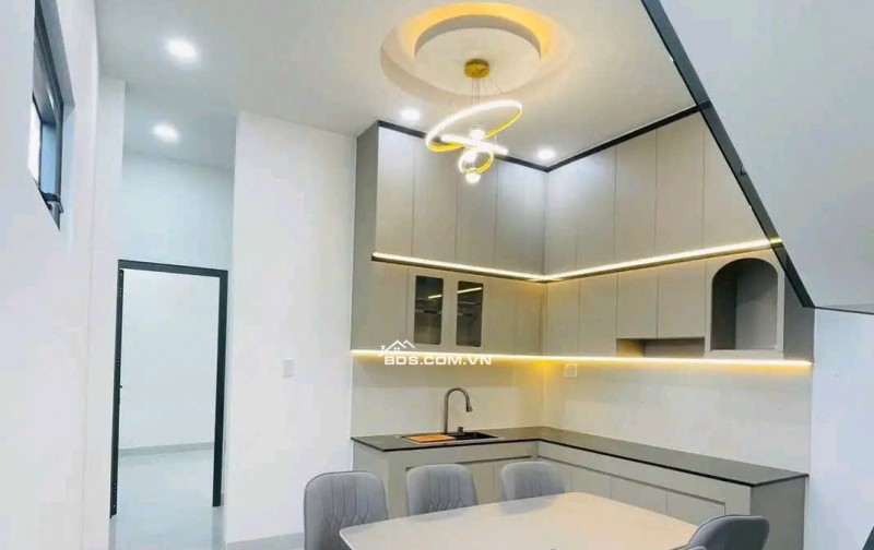 BÁN NHÀ 2 TẦNG MỚI, TẶNG LUÔN NỘI THẤT, KẾ ỦY BAN, TRƯỜNG HỌC VÀ BỆNH VIỆN CÁCH 500m