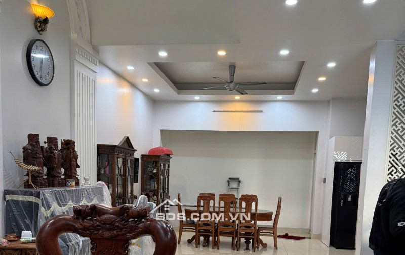 Cho thuê căn biệt thự đường 23, Hiệp Bình Chánh, nhà xây 1 trệt 2 lầu, sân thượng. DT 8x15