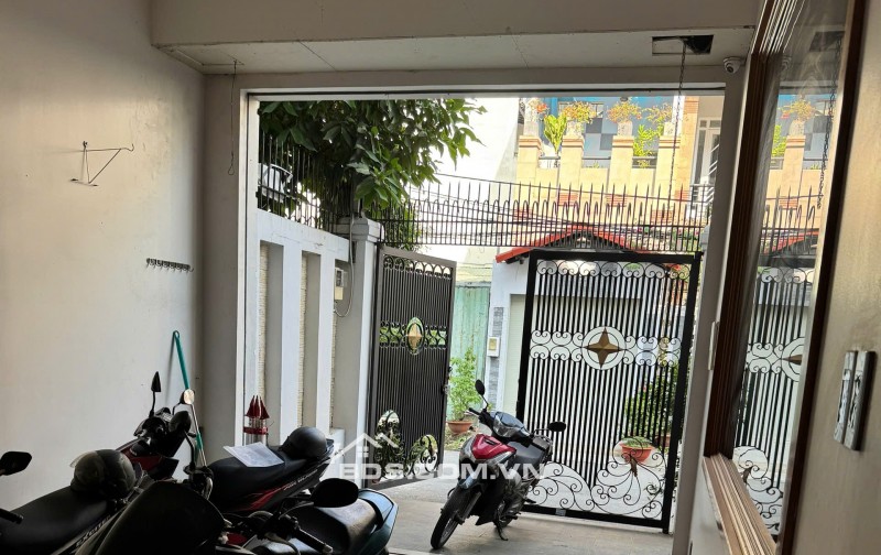 Cho thuê căn biệt thự đường 23, Hiệp Bình Chánh, nhà xây 1 trệt 2 lầu, sân thượng. DT 8x15
