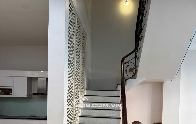 Cho thuê căn biệt thự đường 23, Hiệp Bình Chánh, nhà xây 1 trệt 2 lầu, sân thượng. DT 8x15