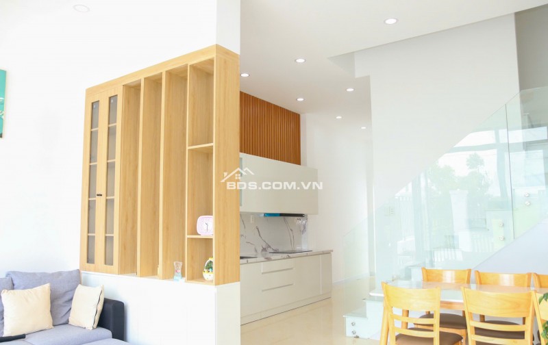 BÁN NHÀ ĐẸP TẠI MẶT TIỀN TRUNG TÂM THỊ TRẤN CẦN ĐƯỚC GIÁ CỰC TỐT