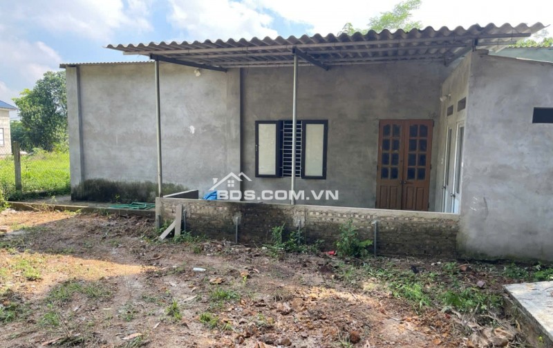 Bán đất chính chủ thôn Bằng Y Ba Vì rộng 700m2 mặt tiền 8,7m sẵn nhà ở luôn