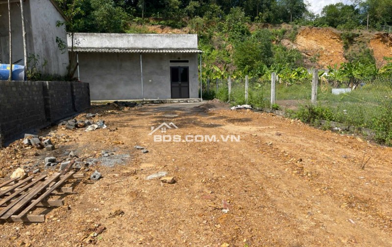 Bán đất chính chủ thôn Bằng Y Ba Vì rộng 700m2 mặt tiền 8,7m sẵn nhà ở luôn