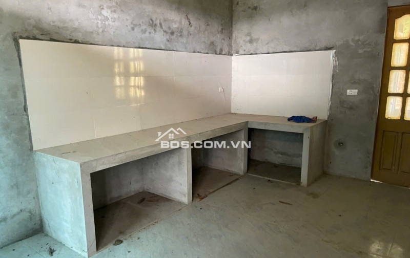 Bán đất chính chủ thôn Bằng Y Ba Vì rộng 700m2 mặt tiền 8,7m sẵn nhà ở luôn