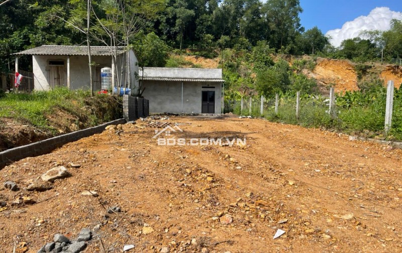 Bán đất chính chủ thôn Bằng Y Ba Vì rộng 700m2 mặt tiền 8,7m sẵn nhà ở luôn