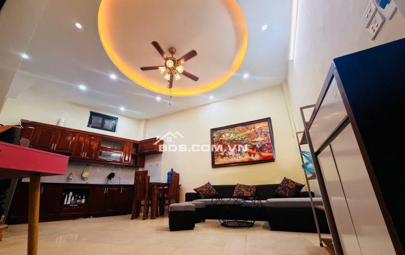 Cho thuê nhà nguyên căn Vũ Tông Phan, Khương Đình, Thanh Xuân. DT 35m x 4 tầng, giá 10tr