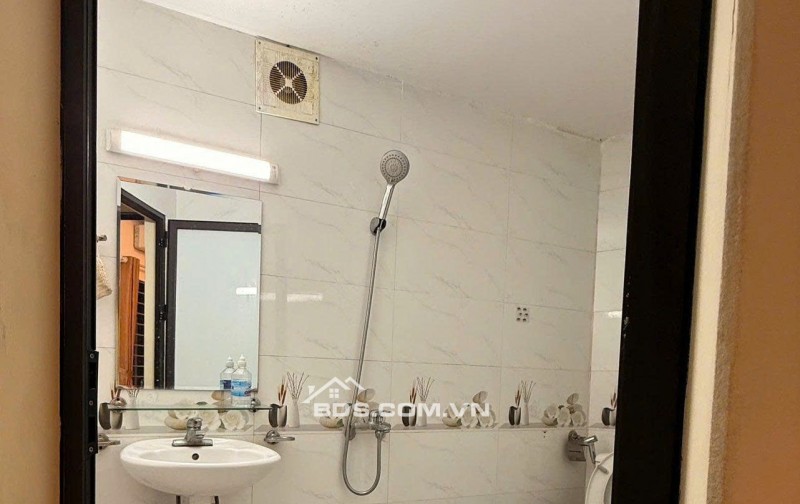 Cho thuê nhà nguyên căn Vũ Tông Phan, Khương Đình, Thanh Xuân. DT 35m x 4 tầng, giá 10tr