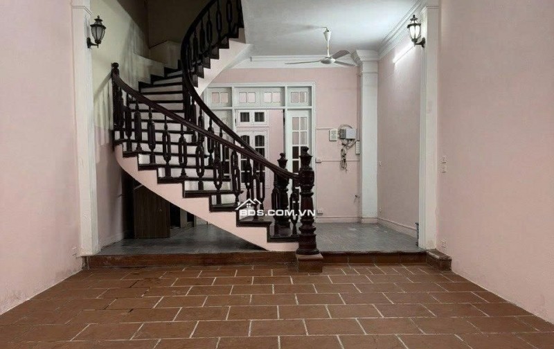 Cho thuê nhà nguyên căn ngõ 371 Kim Mã, Ngọc Khánh, Ba Đình. DT 70m x 3 tầng, giá 22tr