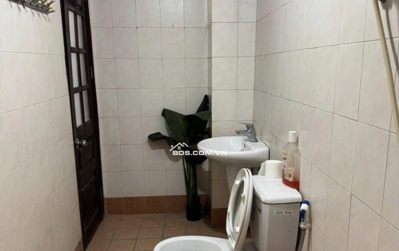 Cho thuê nhà nguyên căn ngõ 371 Kim Mã, Ngọc Khánh, Ba Đình. DT 70m x 3 tầng, giá 22tr