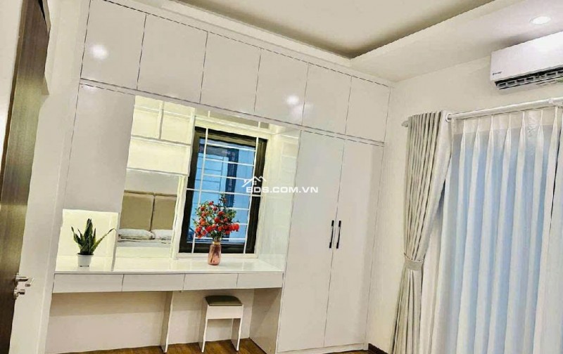 Bán gấp nhà Nguyễn Khánh Toàn ngõ thông gần phố kinh doanh 60m² x 5 tầng 15 tỷ