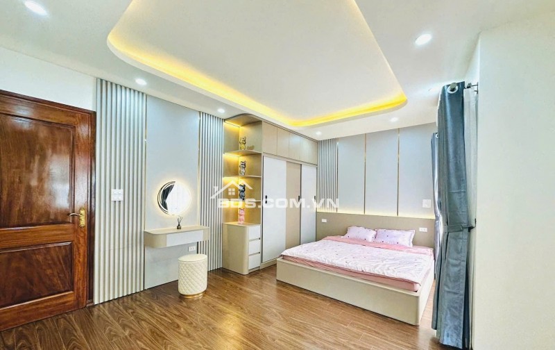 Bán gấp nhà Nguyễn Khánh Toàn ngõ thông gần phố kinh doanh 60m² x 5 tầng 15 tỷ