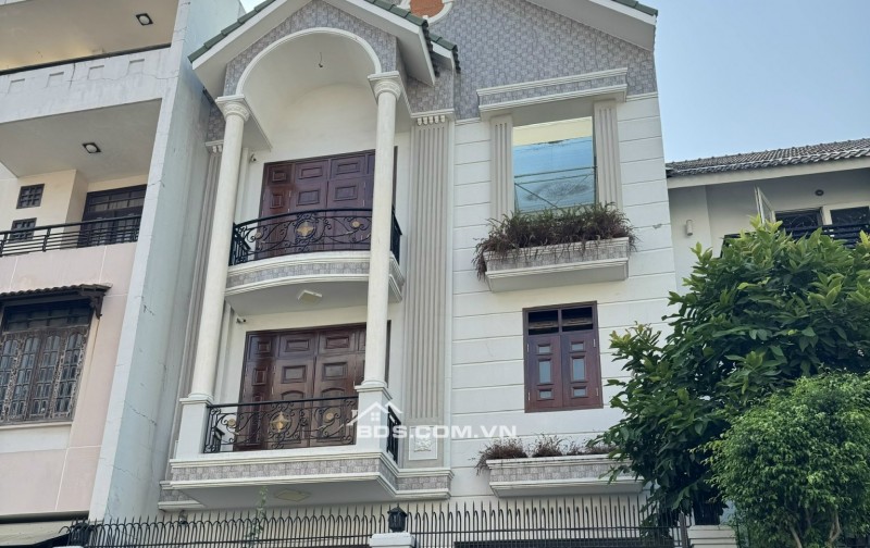 Cho thuê căn biệt thự đường 23, Hiệp Bình Chánh, nhà xây 1 trệt 2 lầu, sân thượng. DT 8x15